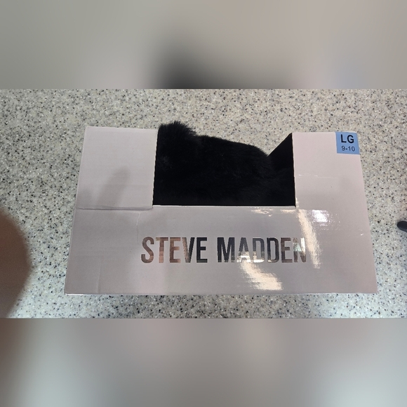 Steve Madden Slippers Black Faux Fur Criss Cross Slip On Large 9/10 NEW IN BOX - Picture 3 of 6